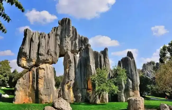 Kunming-Stone-Forest - China Xian Tour: Private & Tailor-Made China Tours Kunming Stone Forest