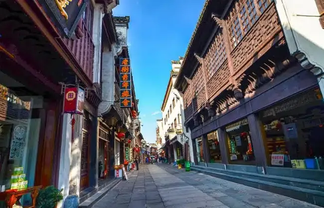 Tunxi-Ancient-Street-Huangshan-Anhui - China Xian Tour: Private & Tailor-Made China Tours Huangshan Tunxi Ancient Street
